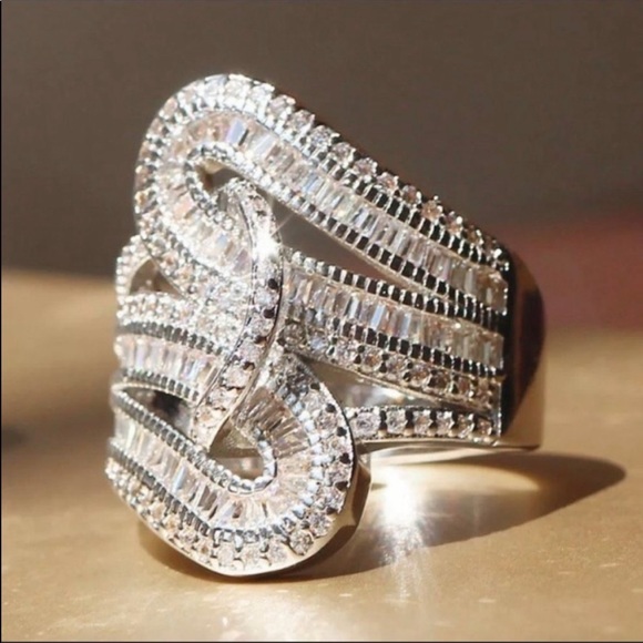 BAGUETTE 5.6 CT STERLING SILVER DIAMOND RING, CUTE RING, SHINY RING. - Picture 2 of 4